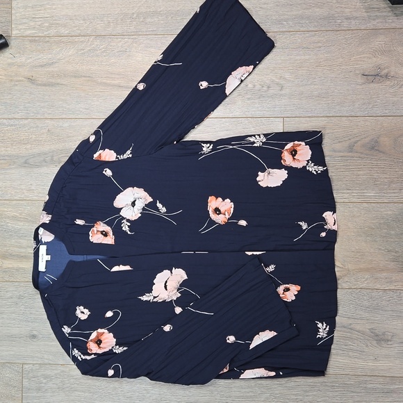 Vince navy blue Tossed Poppy 3/4 sleeve pleated blouse, size XXS - Picture 9 of 13